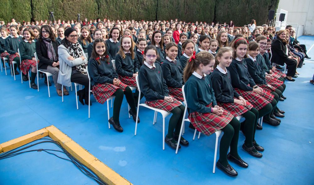 La Infanta Cristina entrega un premio de la Fundación Mapfre a una alumna del Colegio ALtozano