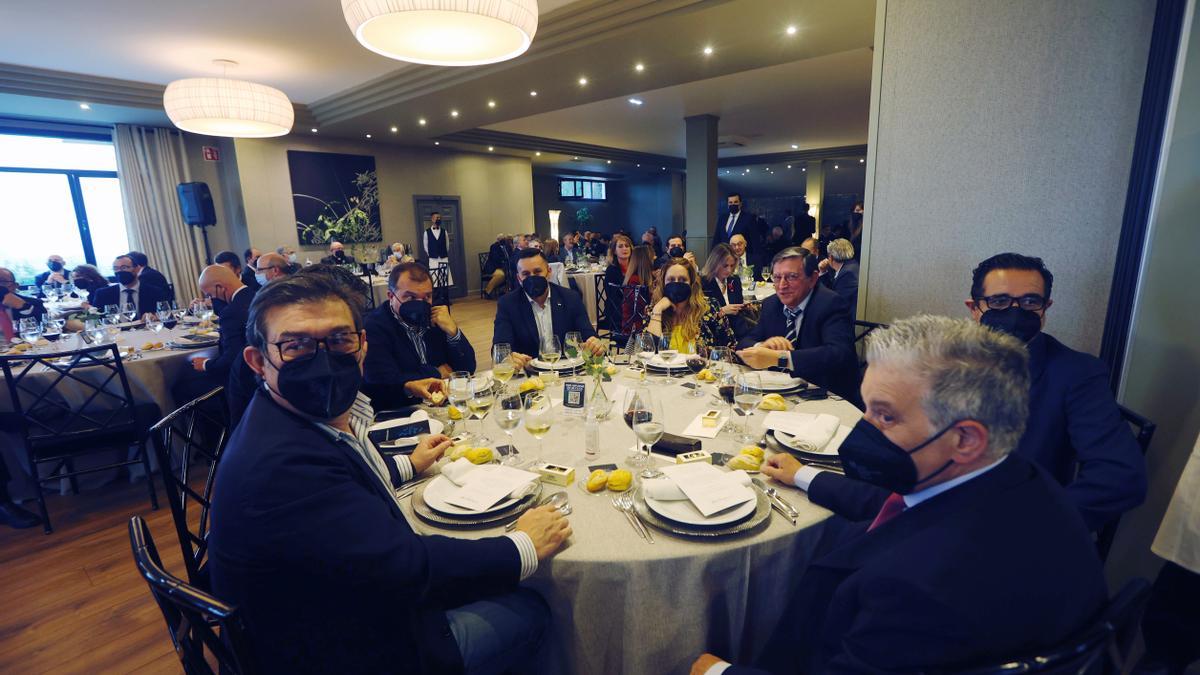 Entrega del premio "Oventese del año" al presidente la Cámara de Comercio, Carlos Paniceres