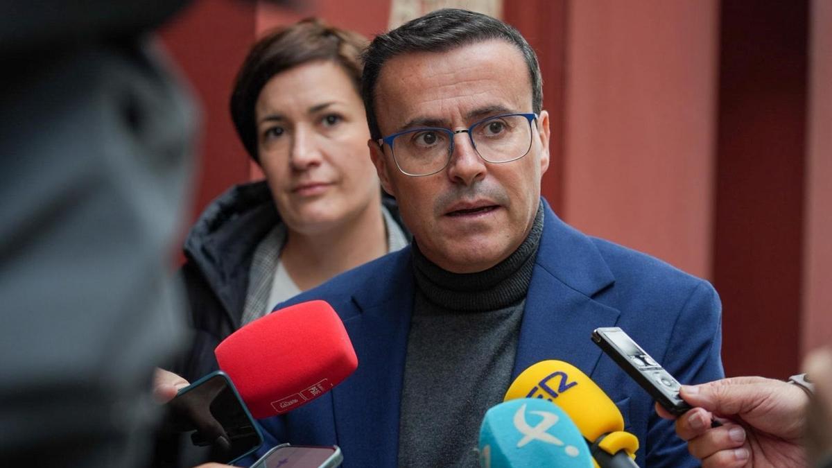 El candidato del PSOE a la Presidencia de la Junta, Miguel Ángel Gallardo, en declaraciones a los medios.