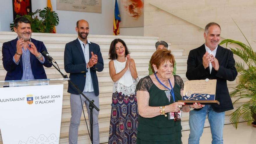 Homenaje a Marita Giner, 35 años presidenta de la Asociación de Amas de Casa de Sant Joan