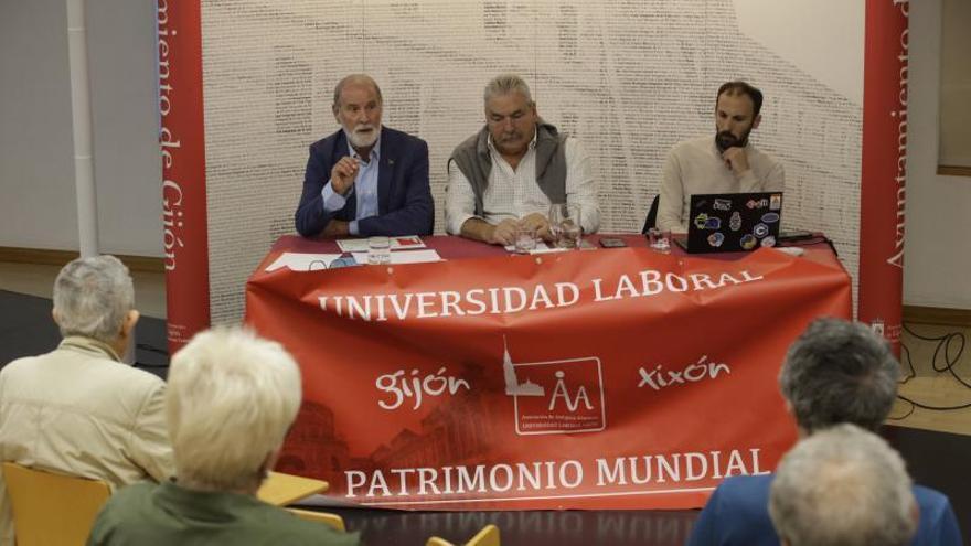 Los antiguos alumnos de la Laboral hablan de su patrimonio en El Coto