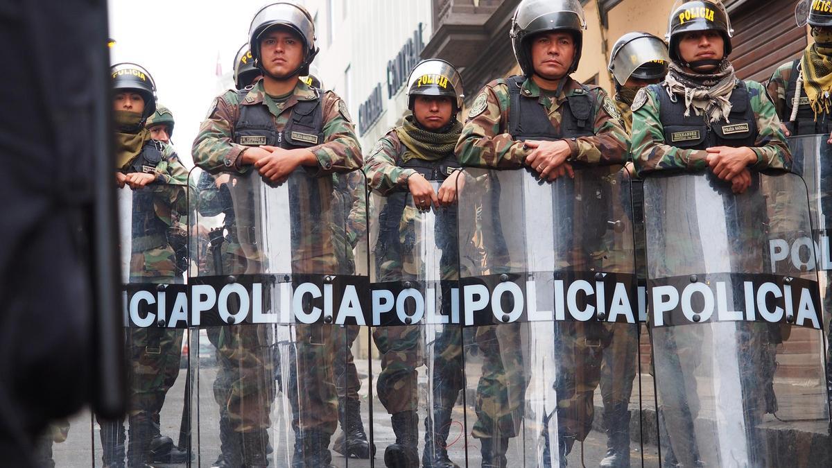 Policías peruanos.