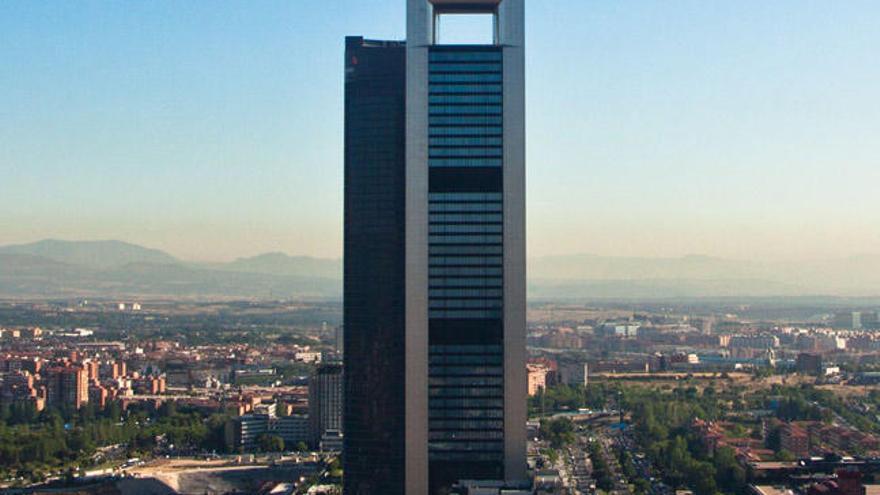 La Torre Cepsa, el edificio que acaba de adquirir Amancio Ortega