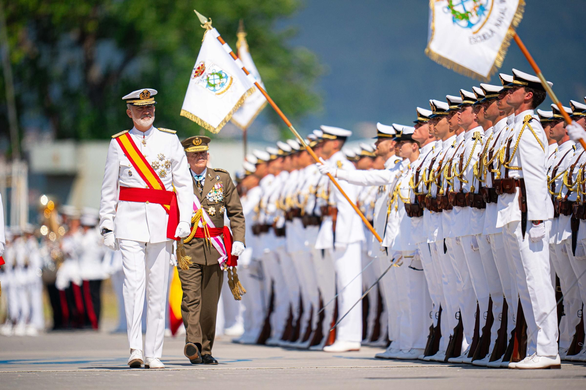 Leonor recibe de manos de Felipe VI la Gran Cruz del Mérito Naval en Marín