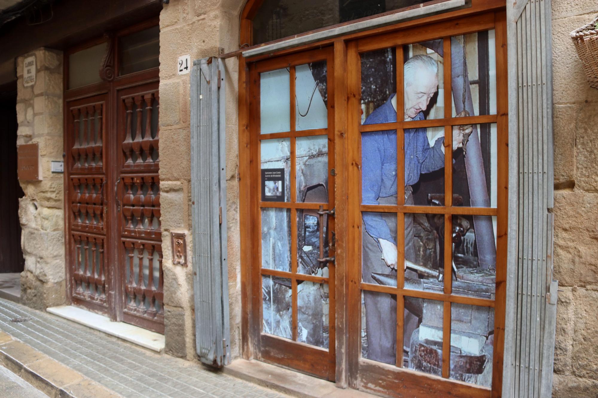 Locals buits del nucli antic de Solsona s'omplen amb fotografies antigues de gran format sobre tradicions i oficis