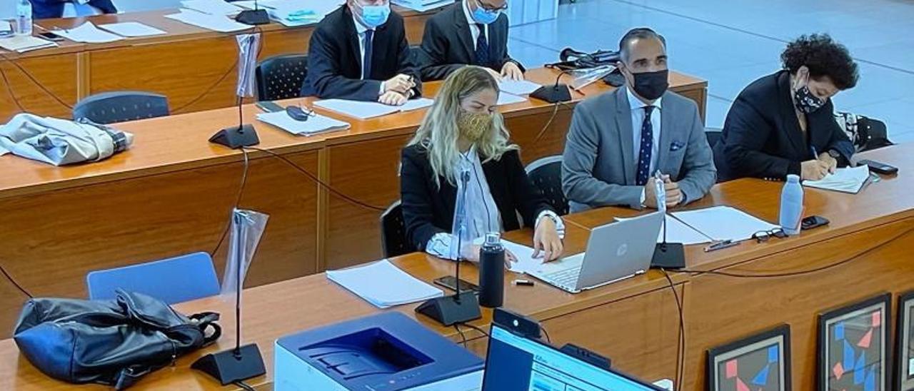 Císcar, Lledó y Rueda junto
a sus respectivos letrados, en 
la última sesión del juicio, 
ayer.  Laura Ballester