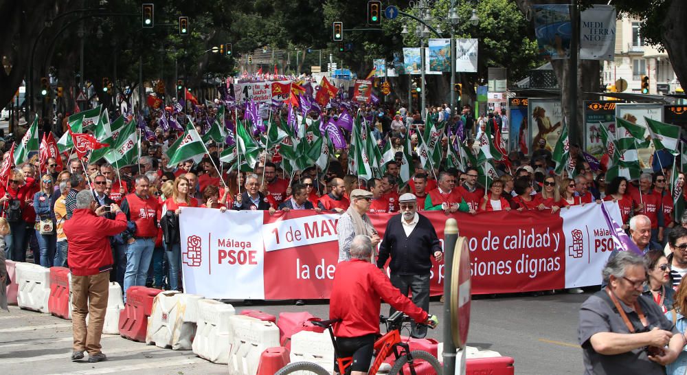 Miles de personas participan en la marcha convocada por los sindicatos para este martes, Día Internacional del Trabajo