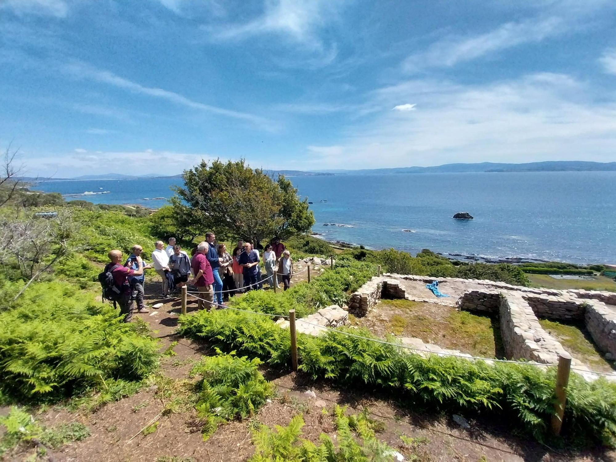 Visita a la isla de Ons: la antigua capilla de San Xaquín y el yacimiento de Castelo dos Mouros