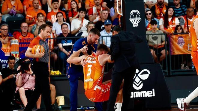 ¡Alarma Nate Reuvers! Se tuerce el tobillo y tiene que abandonar la pista