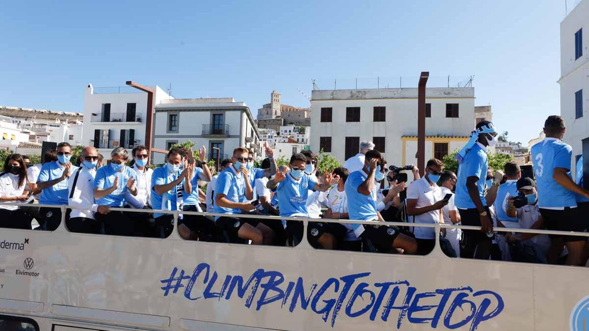 Imágenes de la celebración en casa de la UD Ibiza