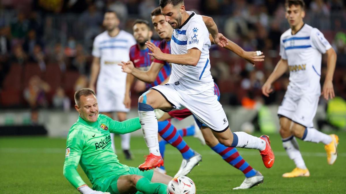 Luis Rioja va superar Ter Stegen per fer el gol de l’empat tres minuts després de l’1-0. | TONI ALBIR /EFE