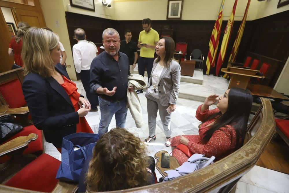 Despedidas en el salón de plenos de Sagunt