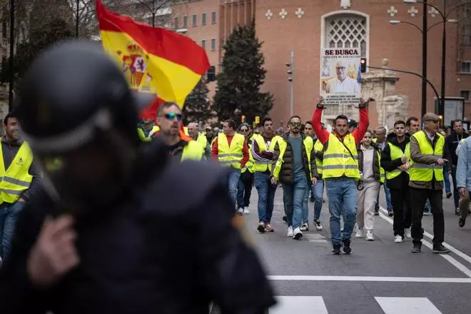 En imágenes | Los protestas agrícolas llegan al centro de Zaragoza tras estar a las puertas de La Aljafería