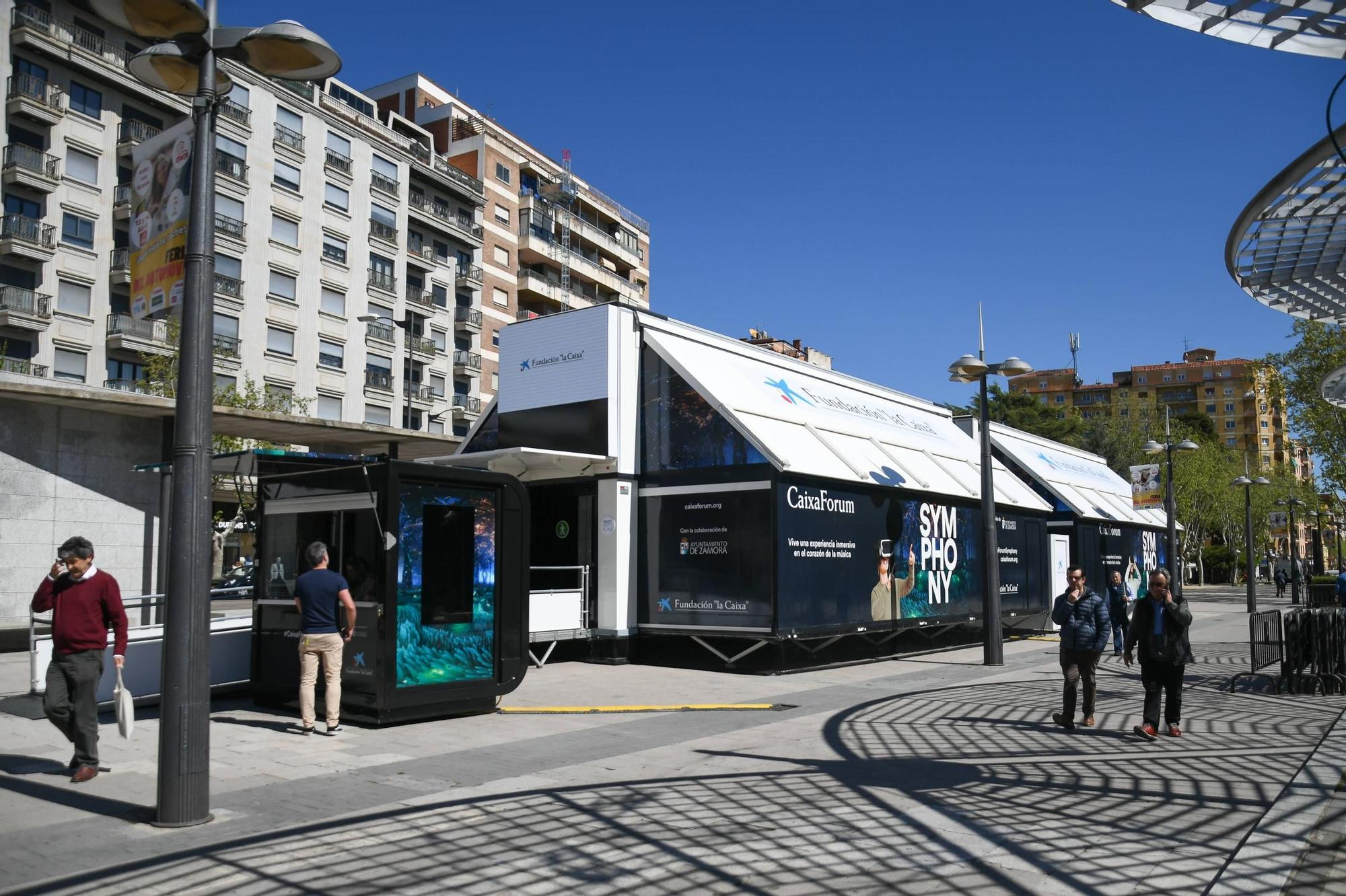 Exposición Symphony de La Caixa en La Marina