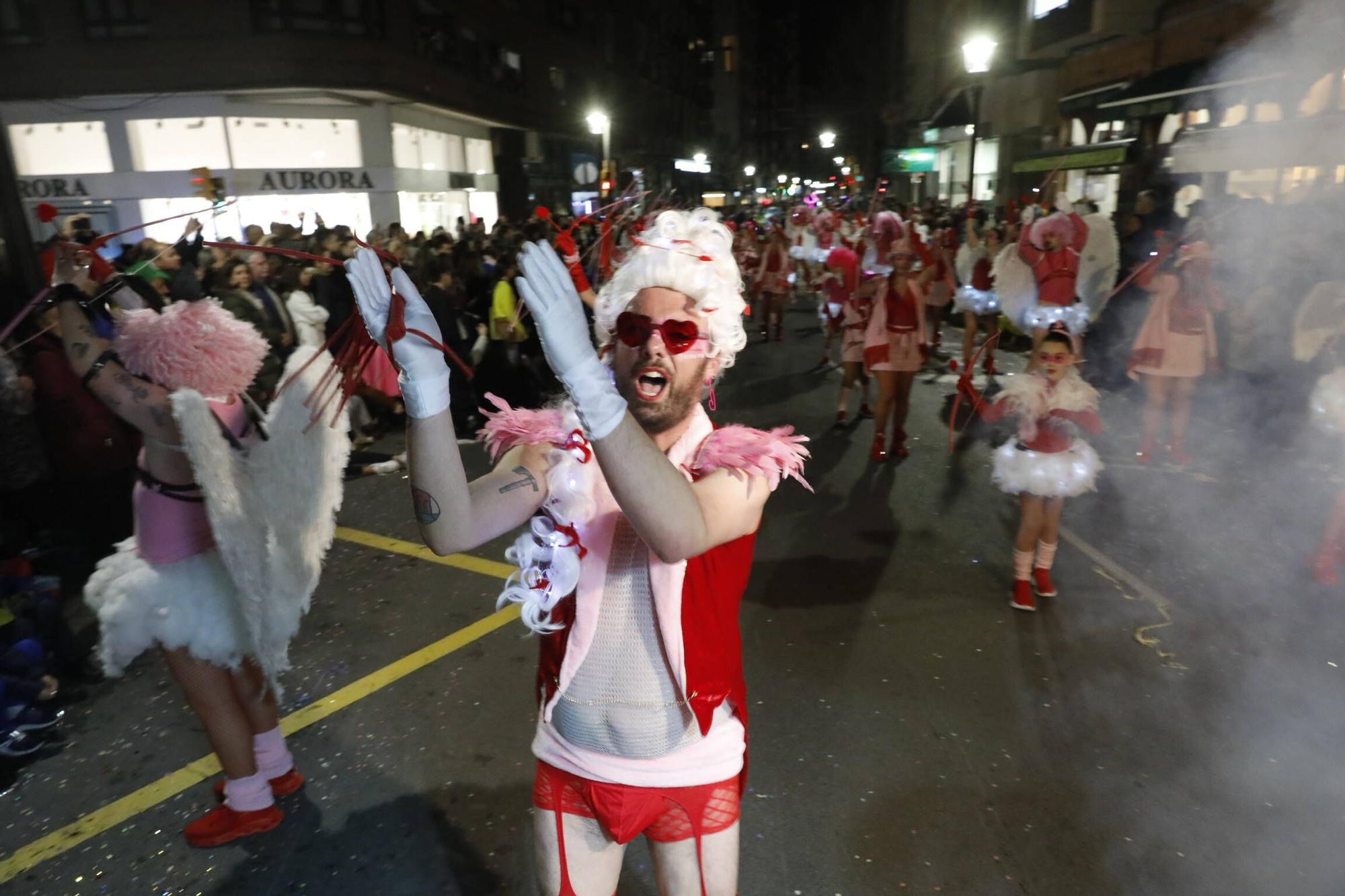 Así fue el multitudinario desfile del Antroxu de Gijón (en imágenes)