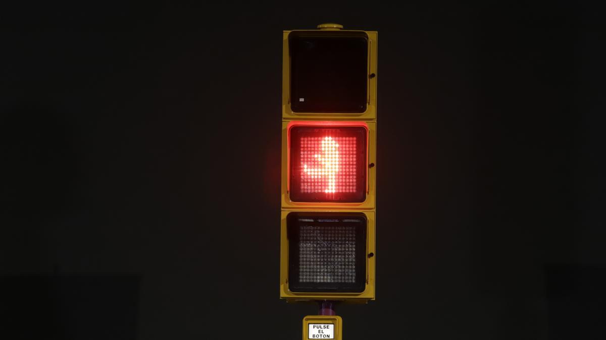 Así es el nuevo semáforo dedicado a Chiquito de la Calzada.