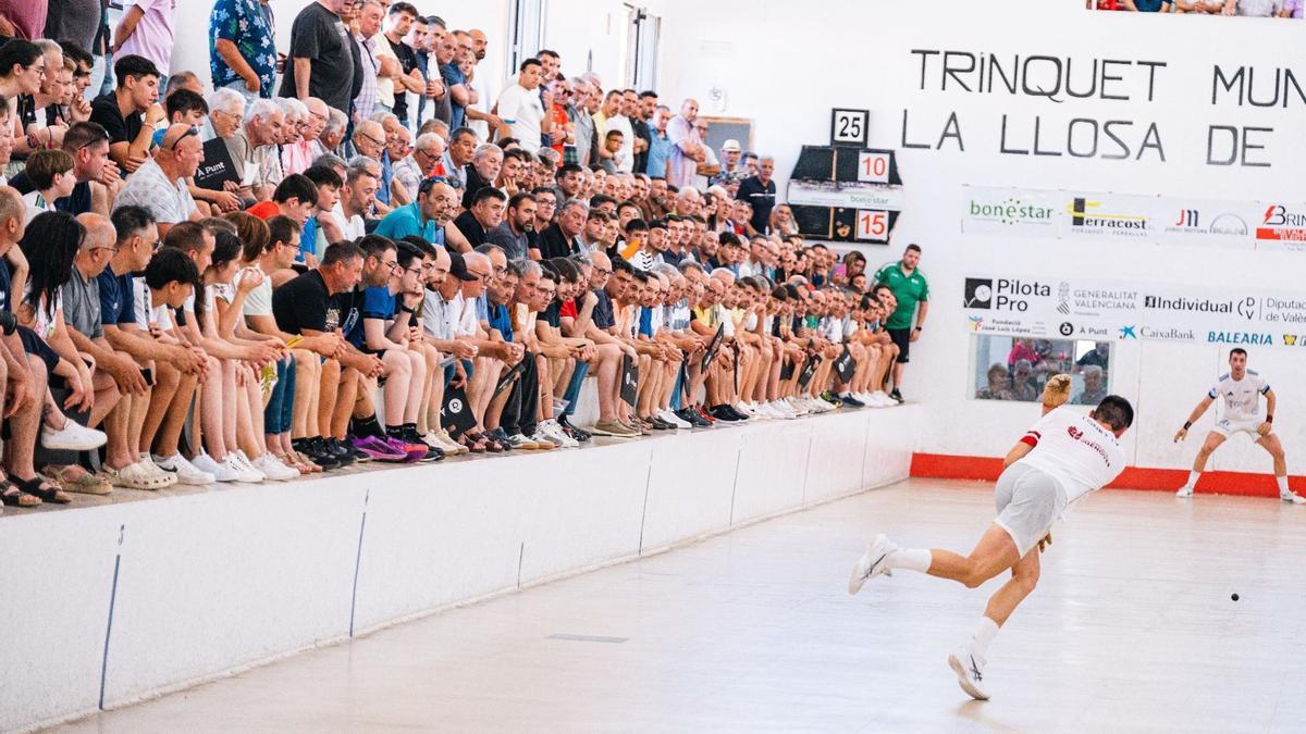 Una imatge de la semifinal de dissabte a la Llosa entre Tonet IV i Salelles II