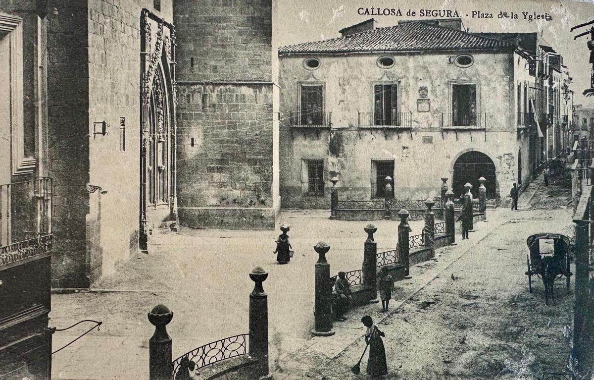 Ayuntamiento y Plaza de la Iglesia a principios del siglo XX.