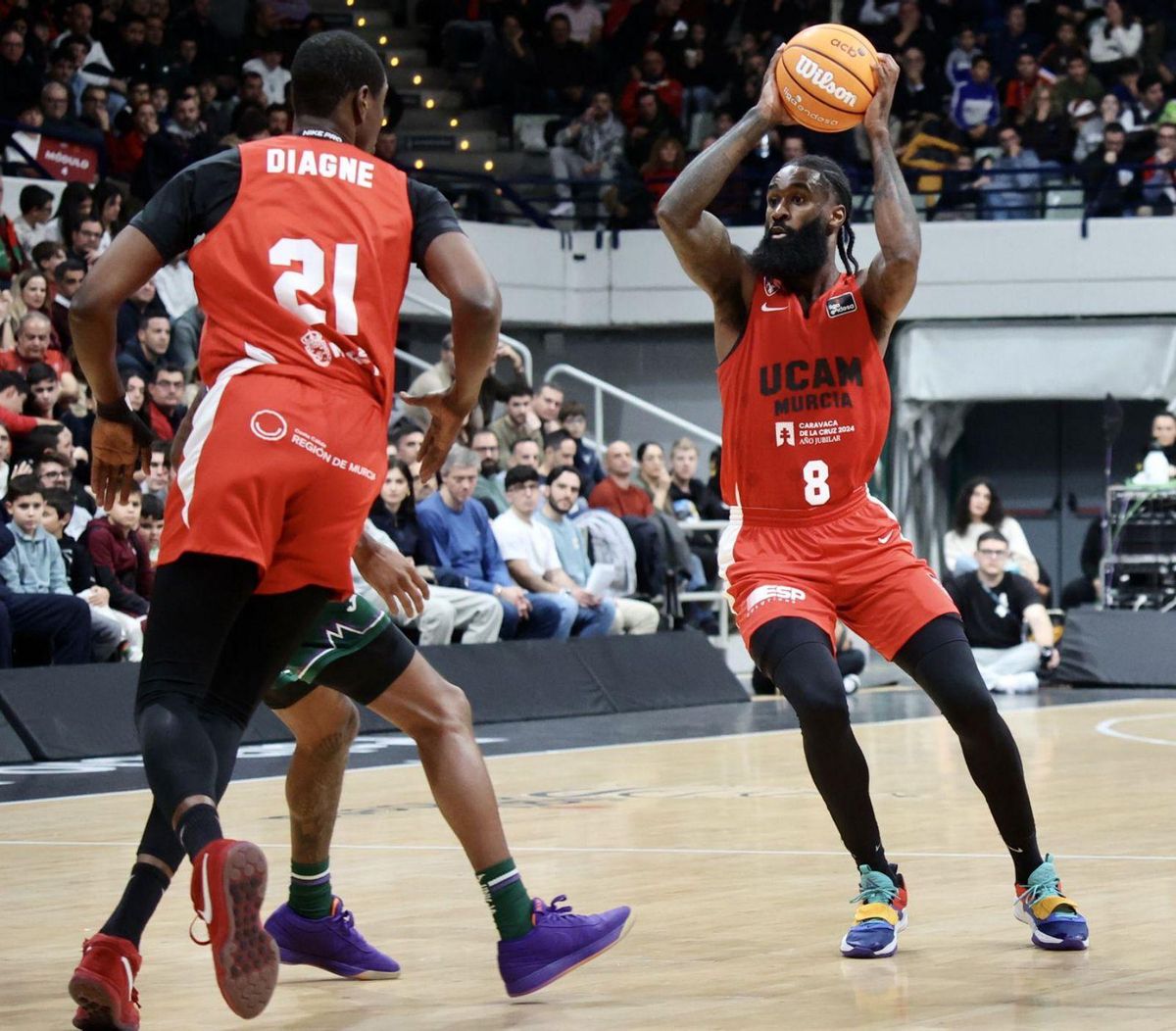 Howard Sant-Roos y Moussa Diagne, del UCAM Murcia, durante el paritdo ante Unicaja en el Palacio. | JUAN CARLOS CAVAL