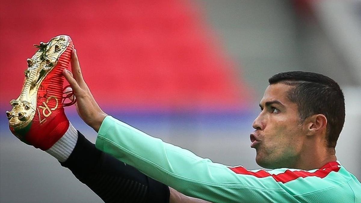 Cristiano Ronaldo, durante el entrenamiento de este sábado con la selección portuguesa en Kazán