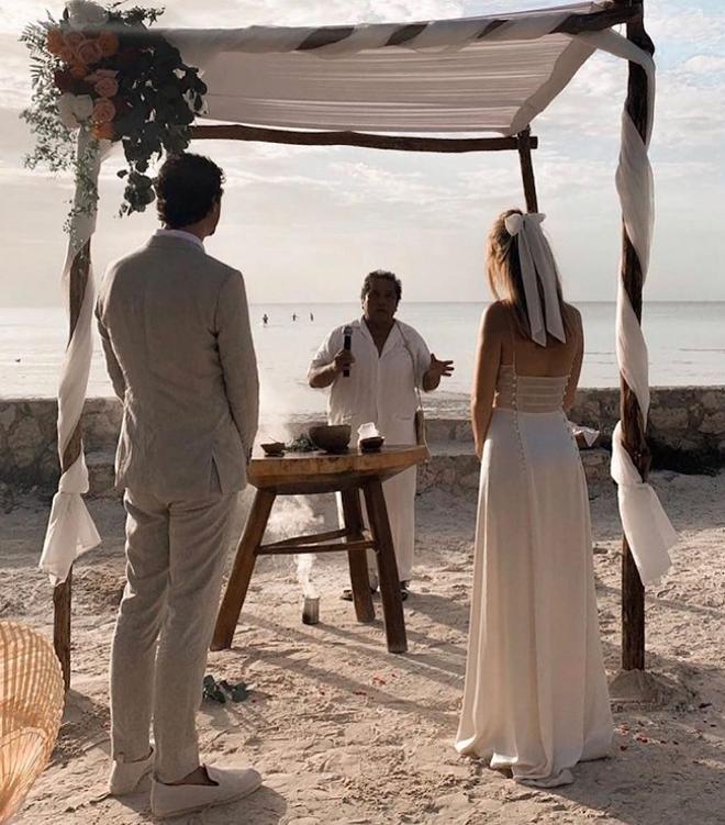Vestido de novia de estilo lencero de Cristina Piña