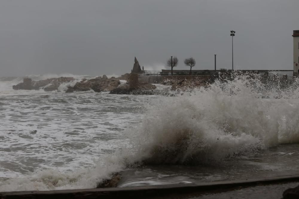 Temporal de mar a l'Escala