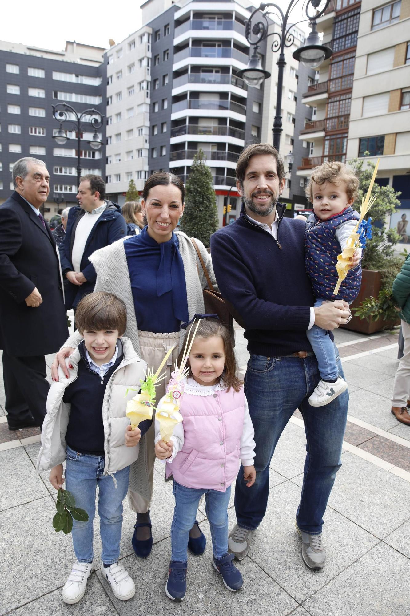 EN IMÁGENES: Gijón procesiona para celebrar el Domingo de Ramos