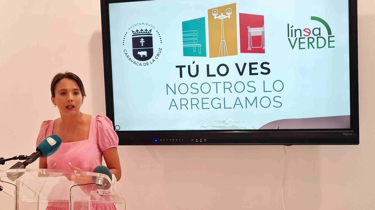 La edil de Participación Ciudadana, Laura Sánchez Domenech, presentando la campaña