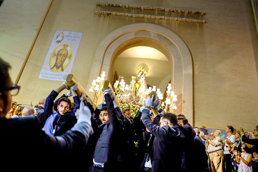 Procesión de la Virgen de la Salud en Elda