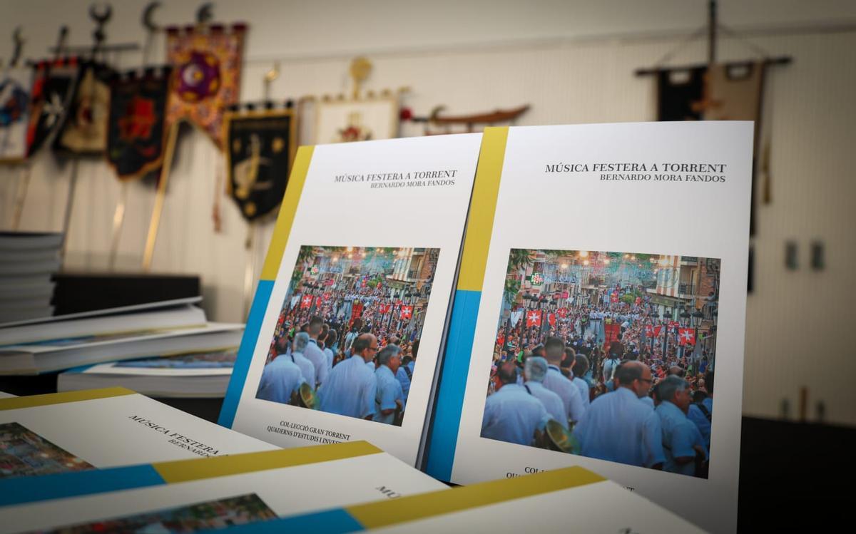 Libro "Música Festera a Torrent" de Bernardo Mora-Fandos