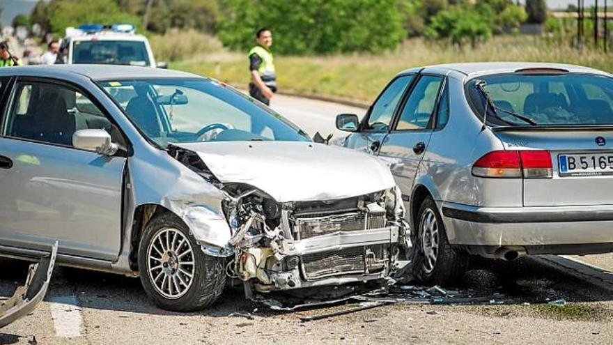 Dos dels cotxes implicats en l&#039;accident d&#039;ahir al polígon de Sant Isidre