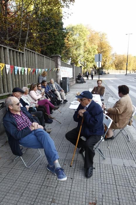 Vecinos del Cristo reivindican en la calle el uso del viejo HUCA