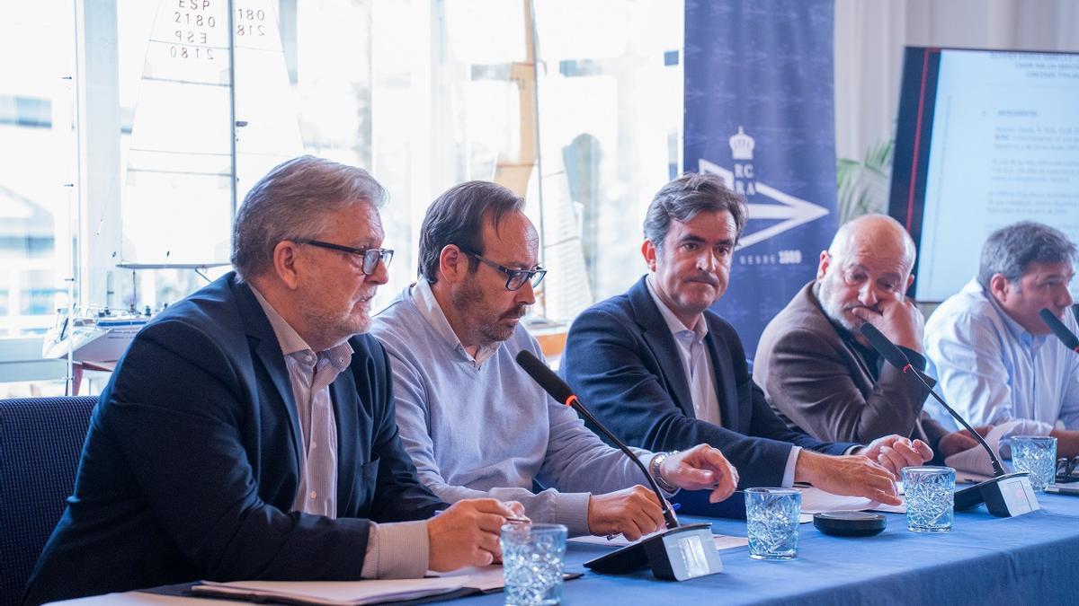 Un momento de la asamblea del Club de Regatas de Alicante