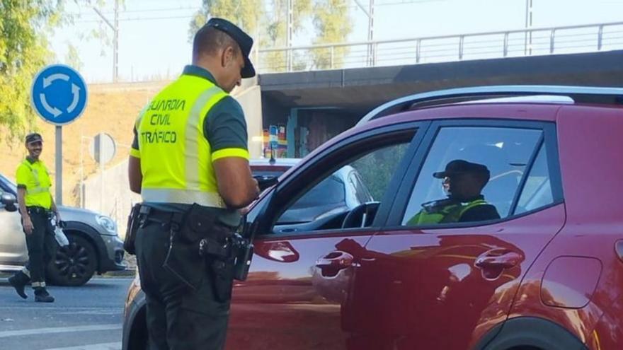 Campaña especial de la DGT para vigilar los dispositivos de seguridad.