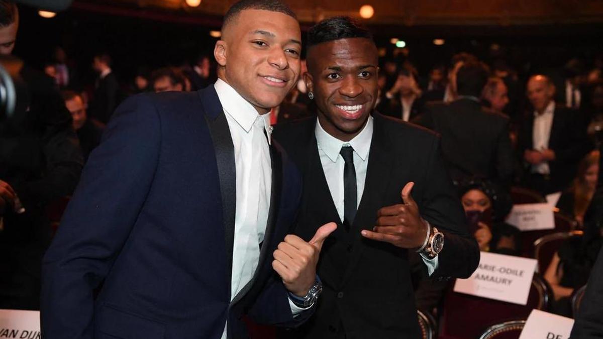 Kylian Mbappé y Vinicius Junior en una gala del Balón de Oro.