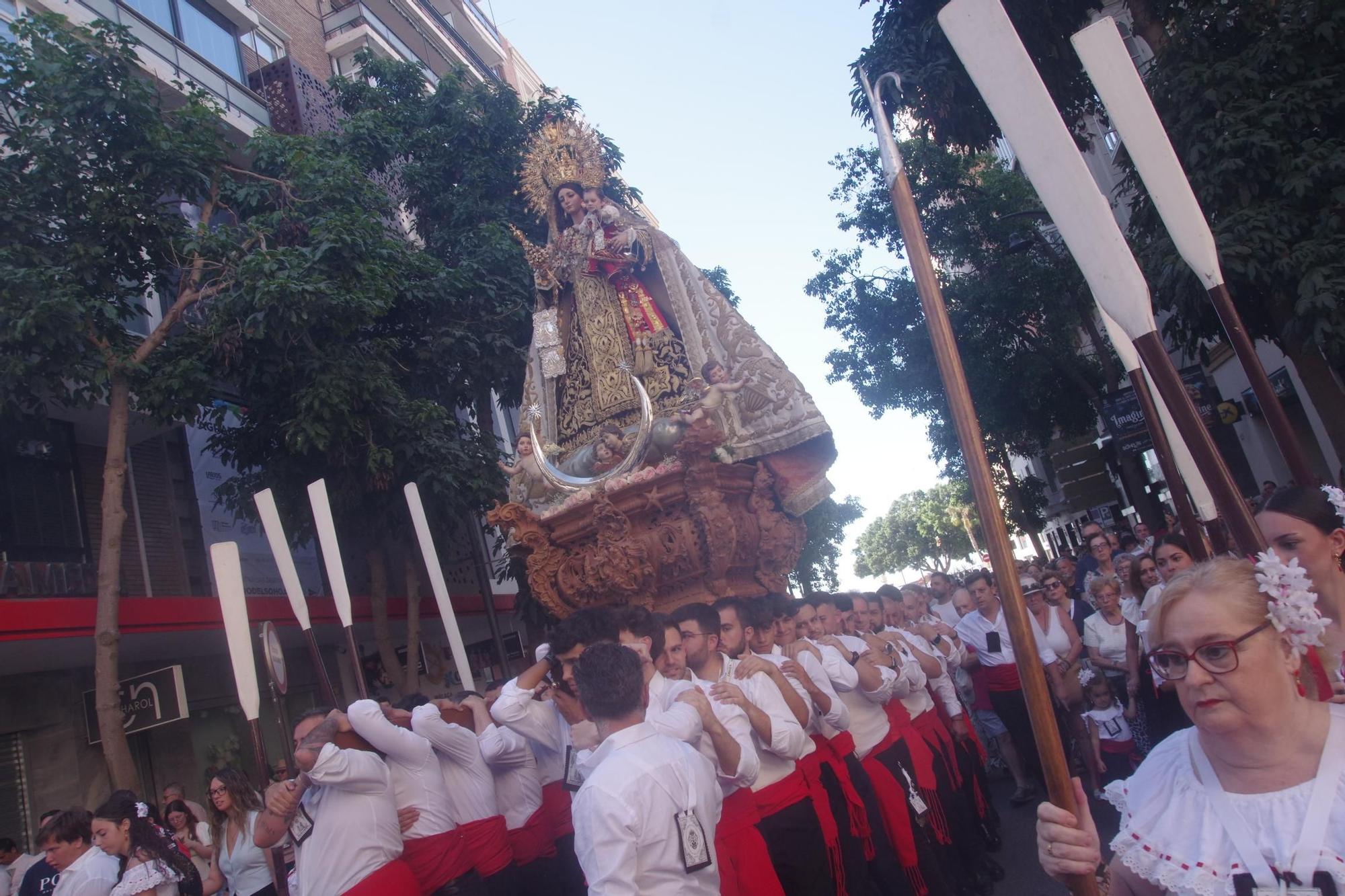 La procesión de la Virgen del Carmen Coronada de El Perchel, en imágenes