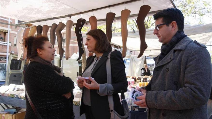 IU se compromete a poner en marcha un programa integral de apoyo a la venta ambulante