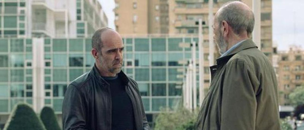 Luis Tosar y Miguel Rellán, en una escena de 'Código Emperador'