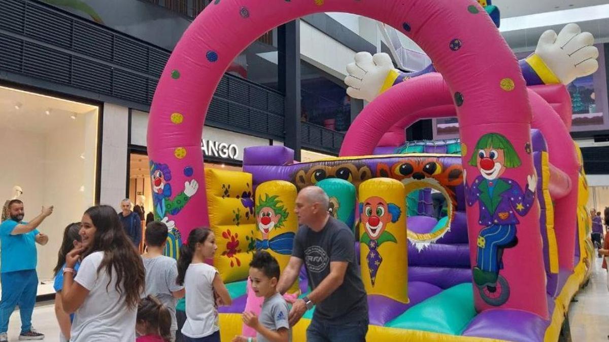 Un tobogán gigante, karts, un toro mecánico y más de 30 actividades gratis: la gran fiesta que llega a As Cancelas