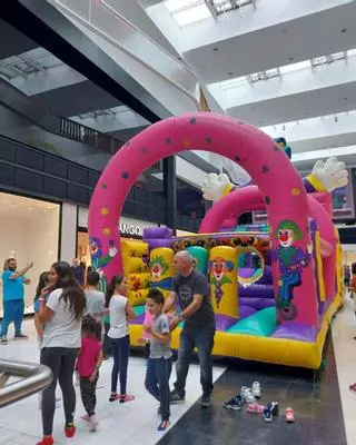 Un tobogán gigante, karts, un toro mecánico y más de 30 actividades gratis: la gran fiesta que llega a As Cancelas