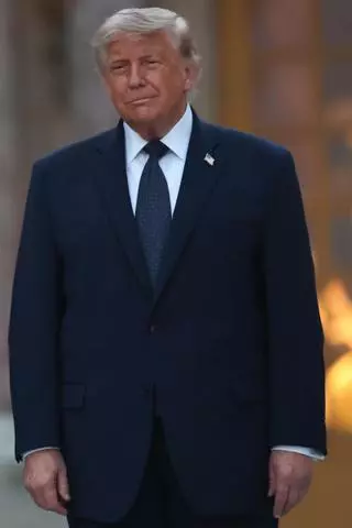 Trump firma el acuerdo de entendimiento entre EEUU e Irán durante su vista a Versalles