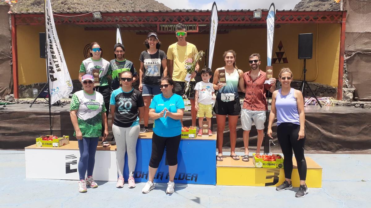 Ganadores carrera larga masculino y femenino de Guguy Trail Entrecorrales