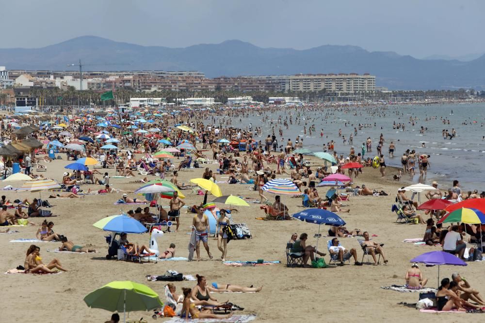 La playa de la Malva-rosa en València.