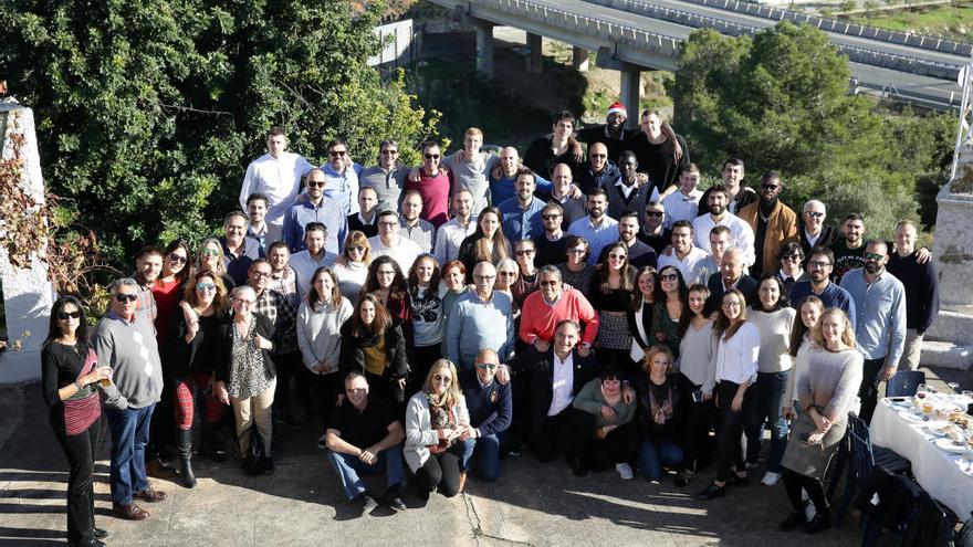 Foto de familia de la plantilla del Unicaja, que celebró este jueves su almuerzo navideño.