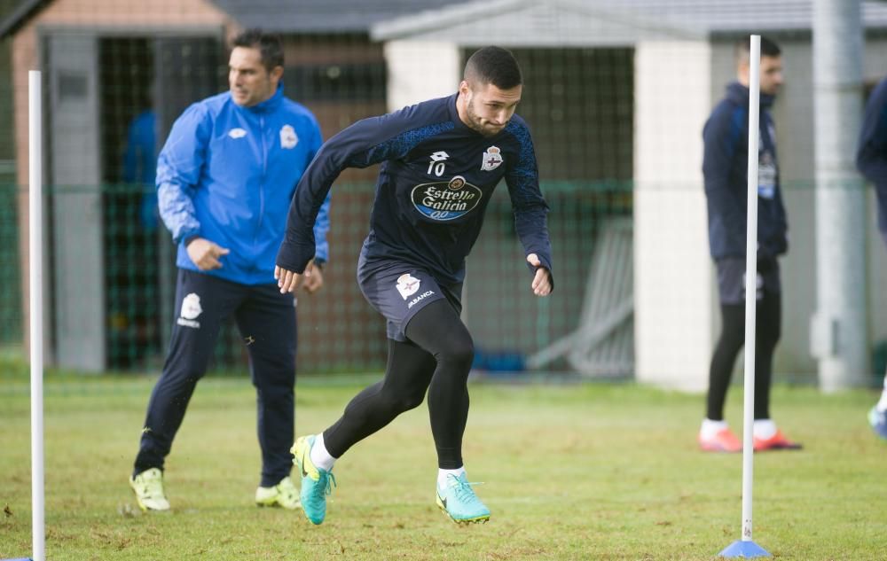 El técnico convoca a 19 jugadores, por lo que tendrá que hacer un último descarte antes del encuentro ante el Sevilla.