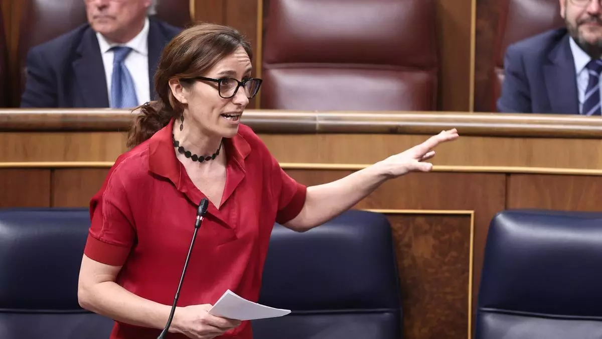 Mónica García acusa a Ayuso de "impedir la regularización de migrantes" al no reforzar personal en el Consorcio de Transportes