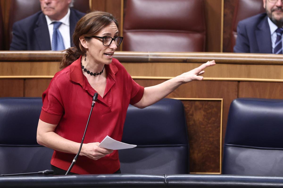 La ministra de Sanidad, Mónica García, durante un pleno en el Congreso.