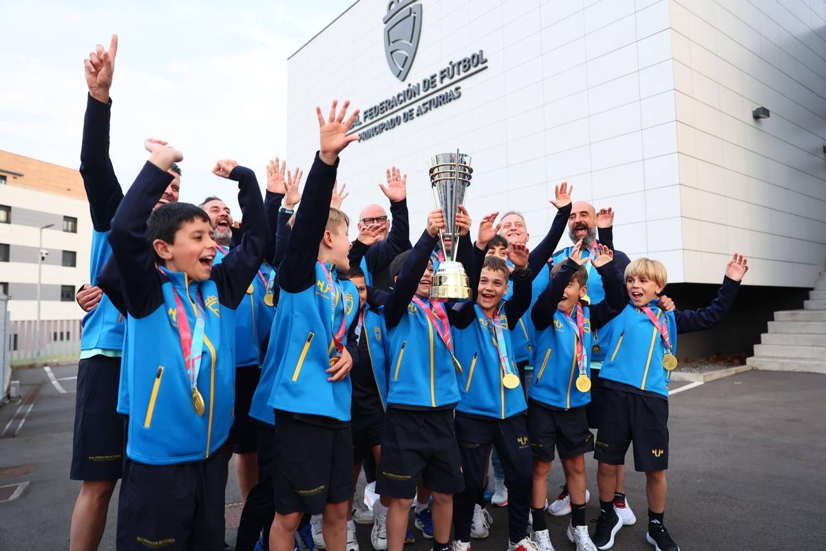 La selección sub-10 de Asturias se proclamó campeona de España de fútbol sala en Sanxenxo tras firmar un torneo impecable, culminado con una goleada ante Madrid y una remontada épica frente a Cataluña en semifinales
