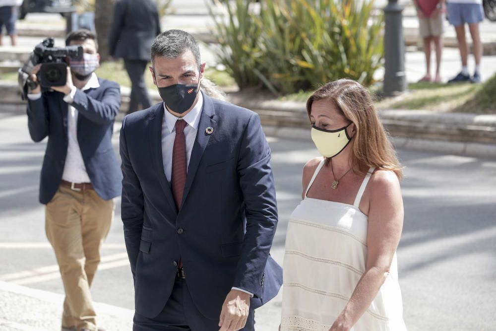 Francina Armengol recibe a Pedro Sánchez en el Consolat de Mar