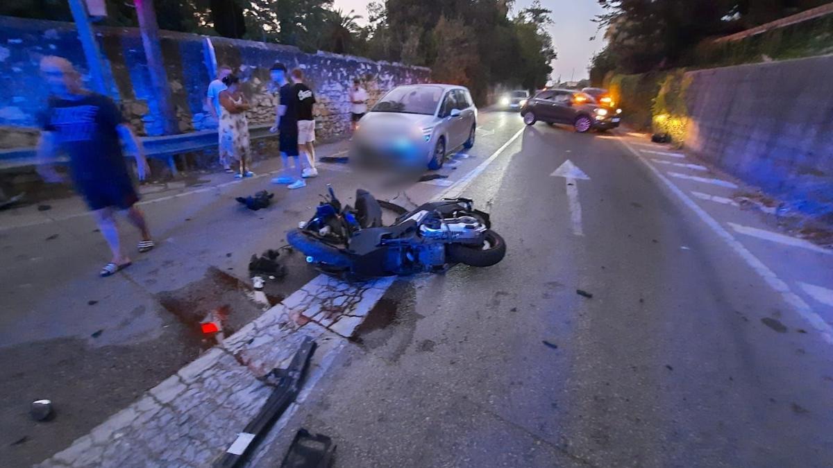 Fallece el motorista que colisionó con un coche en Dénia